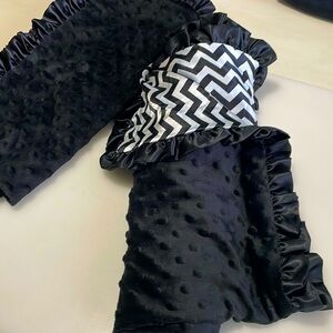 NWT Minke Blanket Black and White Chevron